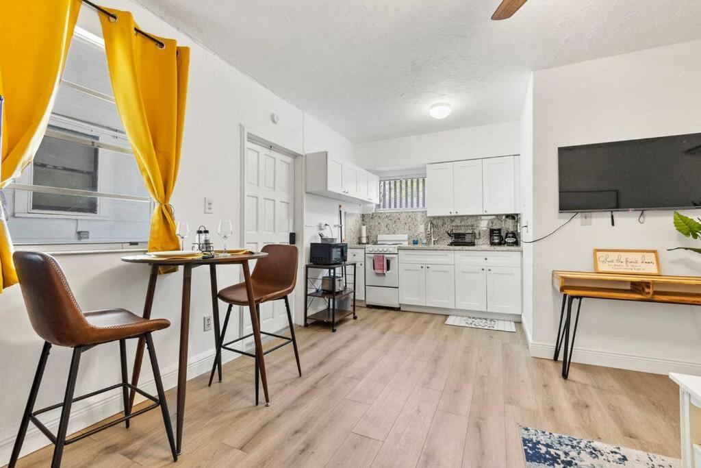 Intimate Casita Mia Minutes Away From Airport, Calle 8, Brickell, Coral Gables, The Beach And More! Miami Extérieur photo